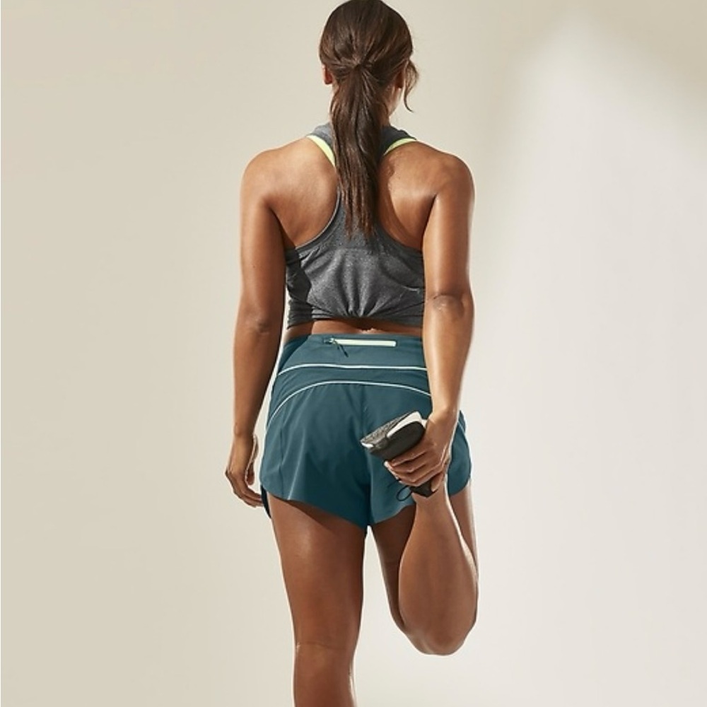 Athleta Run With it piping short oceanic green size small